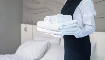 servicio-habitacion-hotel-haciendo-habitacion-mujer-joven-camarera-sosteniendo-pila-toallas-bano-blancas-dobladas-pie-junto-cama-habitacion-invitados_63313-1772 HfAiU4IpwZRgSjAlmBJMCaYEU4IpwZRgSjAlmBJMCaYEU4IpwZRgSjAlmBJMCaYEU4IpwZRgSjAlmBJMCaYEU4IpwZRgSjAlmBI2Rq4DTRKn9OgAAAAASUVORK5CYII=